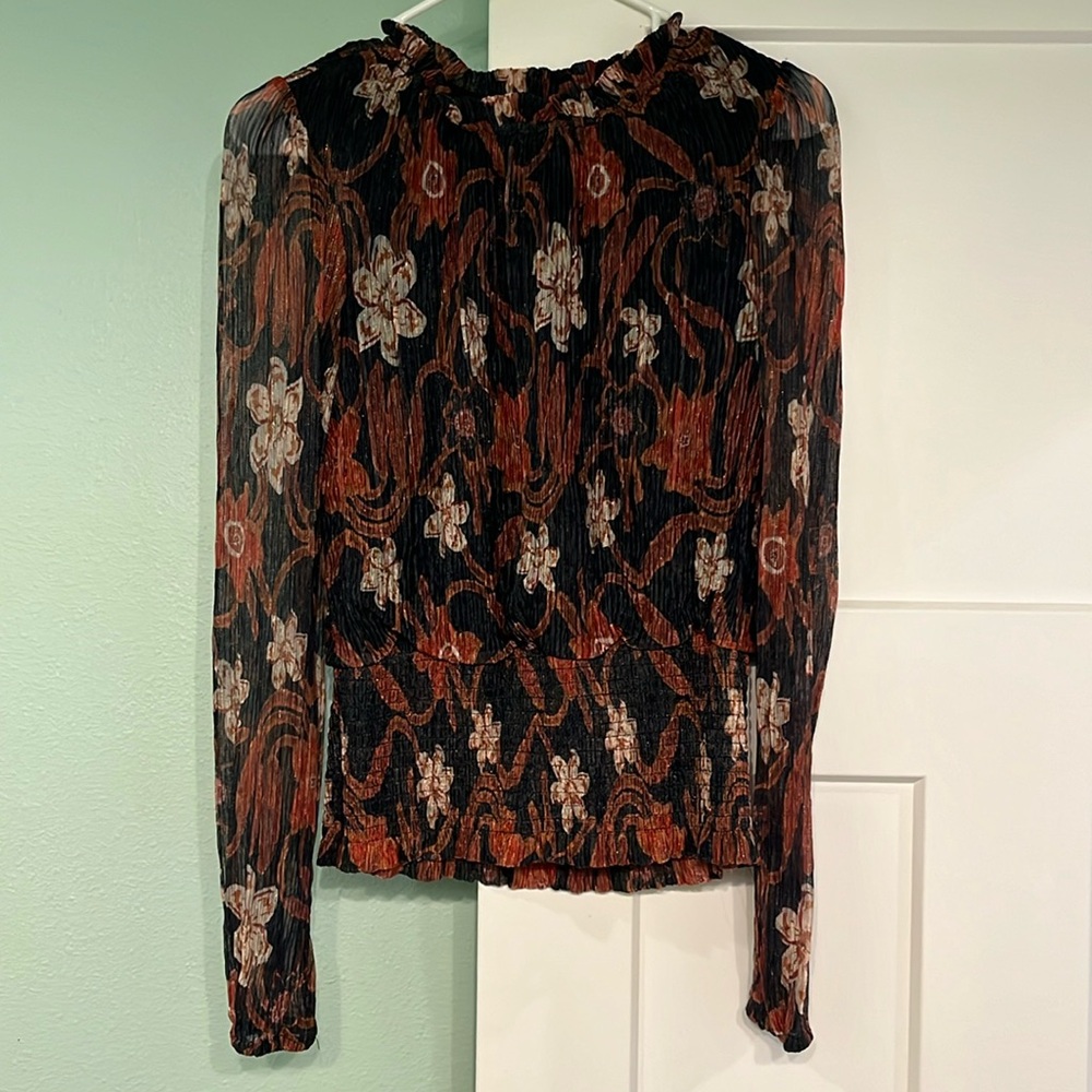 LIKE NEW womens medium blouse
